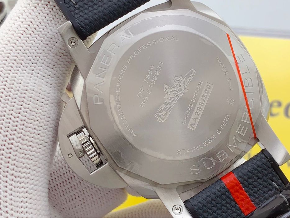 Panerai Submersible Luna Rossa-42mm