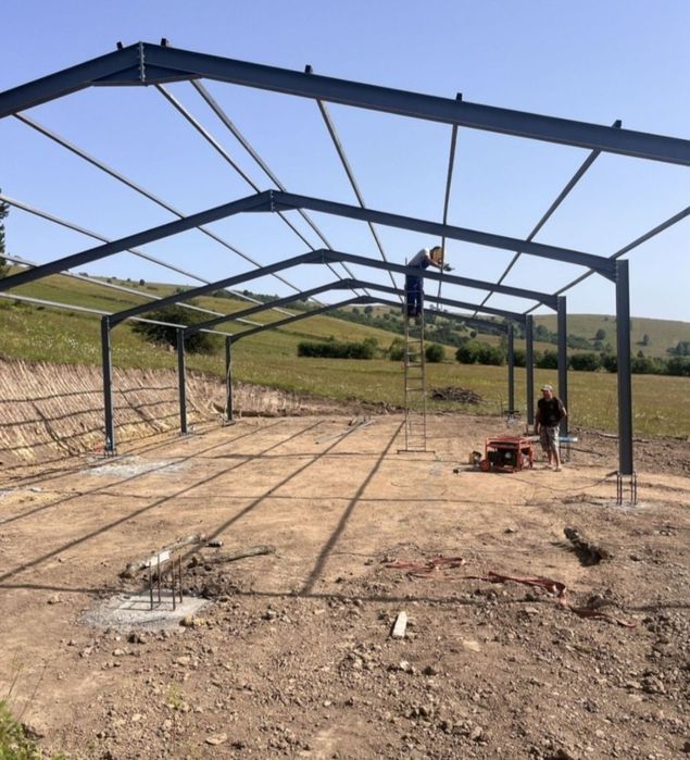 Vând structură metalică
