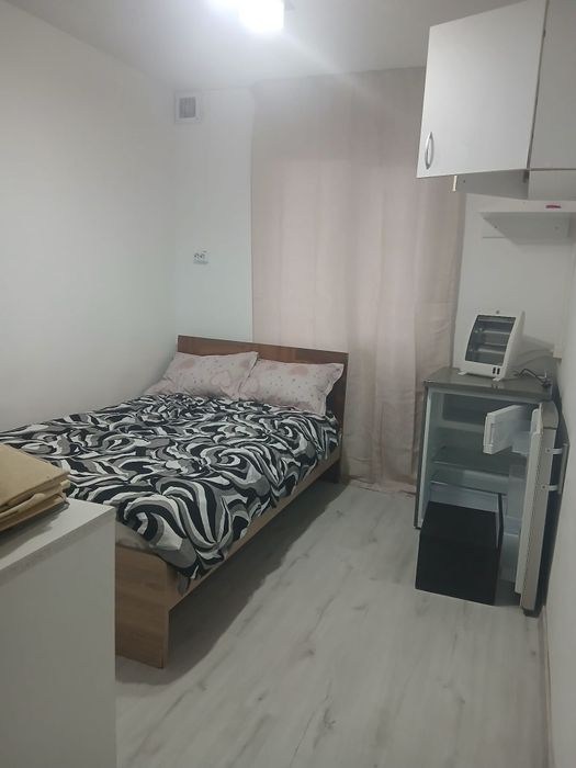 închiriez garsoniera