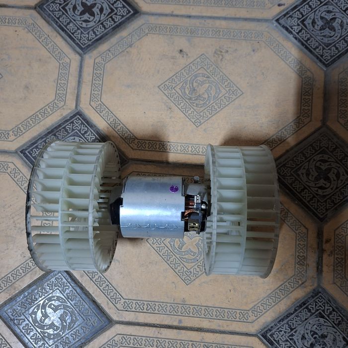 Вентилятор печки от машины Bmw