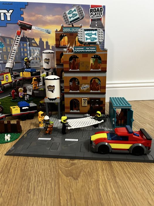 LEGO City 60321 – Brigada de Pompieri (fara moto si un omulet)