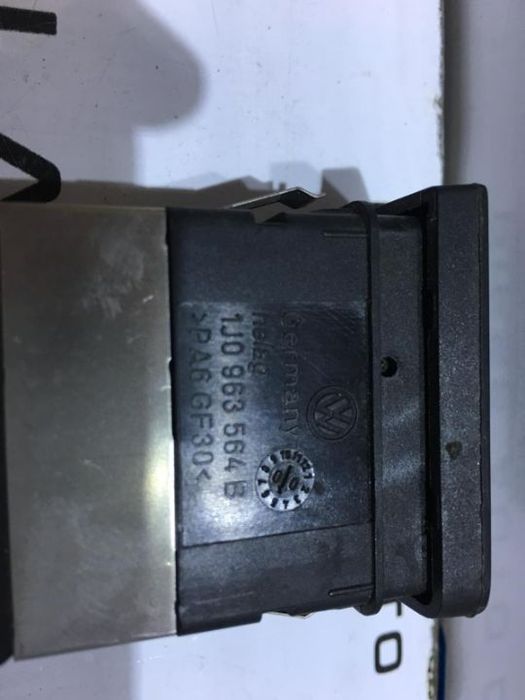 Buton Reglaj Incalzire Scaun Pasager VW Golf 4 1997 - 2005 COD : 1J0963564B / 1J0 963 564 B