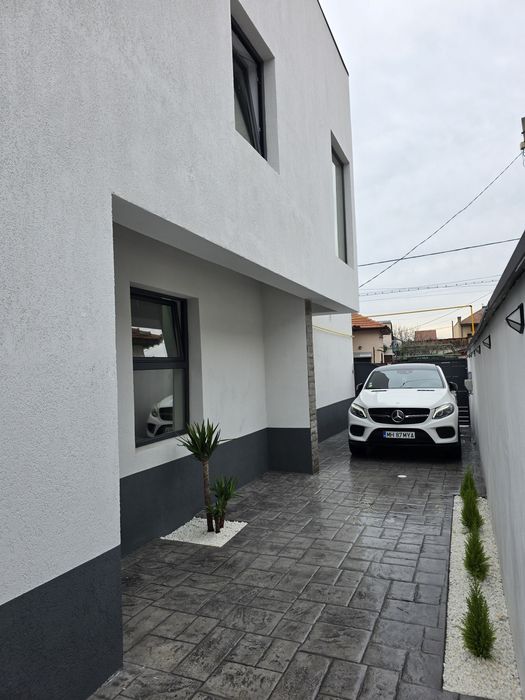 Casă P+1 + spațiu comercial, mobilată și utilată, la cheie Str. Soveja