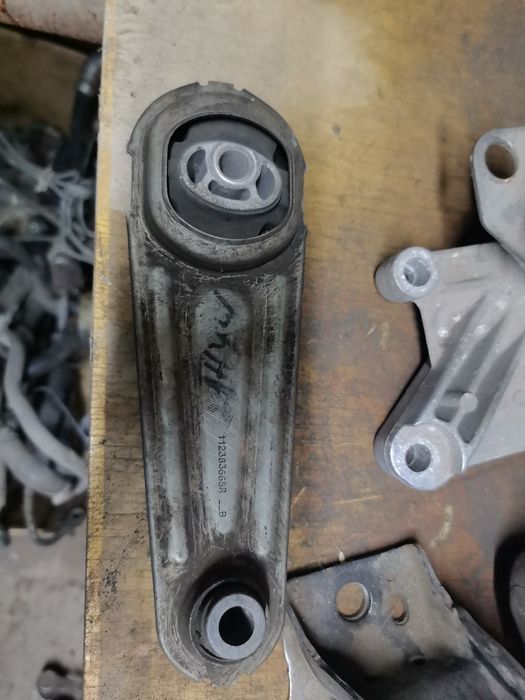 Рено Логан К4М, опоры двс, акпп.