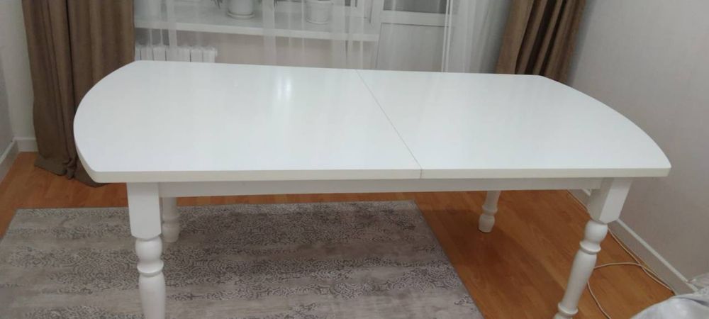 Продам обеденный стол.