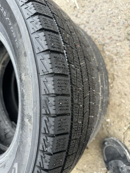 Продается шины 225x70x16