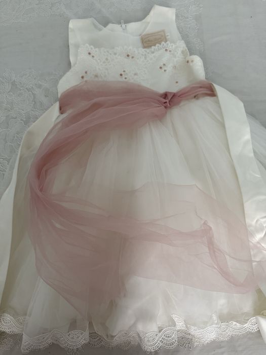 Продам платье на 5-6 лет