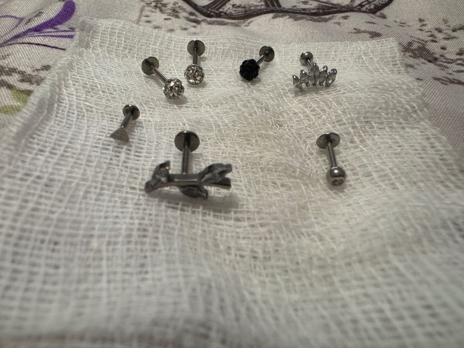 Обеци, пиърсинг пъп