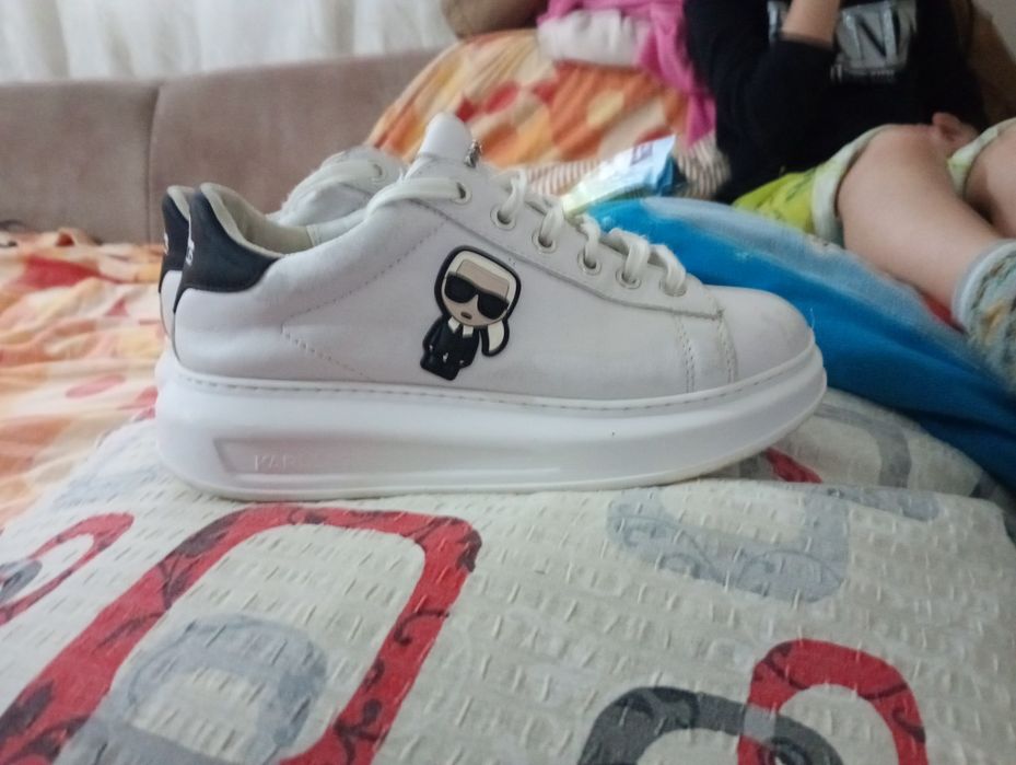 Vând sau schimb adidași Karl  lagerfeld dama Nr 37