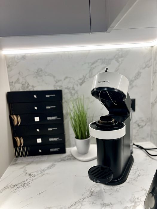 Кафемашина Nespresso + подарък капсули