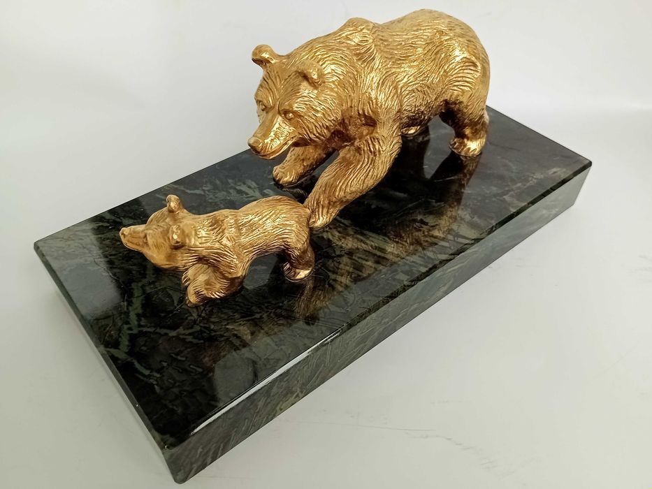 Бронзовая статуэтка медведи.