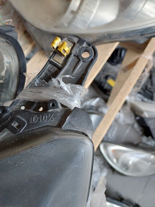 Far Stanga dreapta Opel Vectra C Cu Lupa argintiu si cu fundal negru