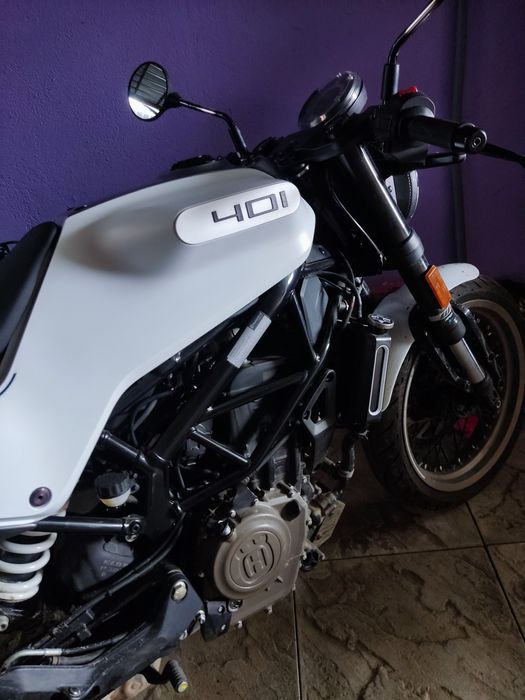Motocicleta Husqvarna vitpilen 401 pearl white