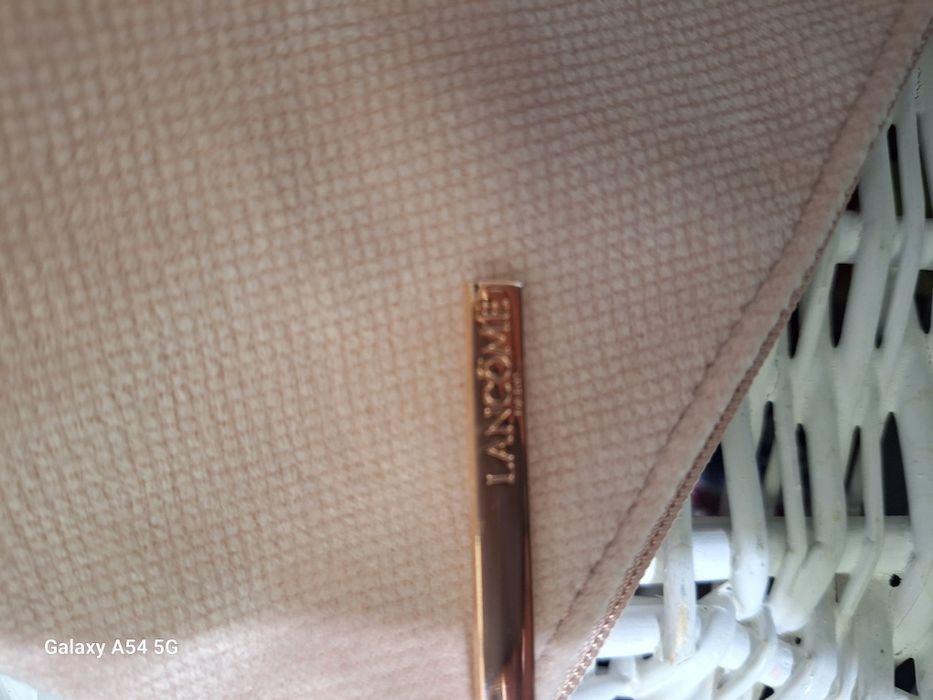 Дамски несесер на Lancome и спирала
