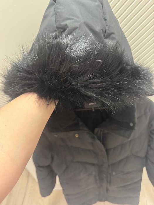 Продам зимний пуховик DKNY