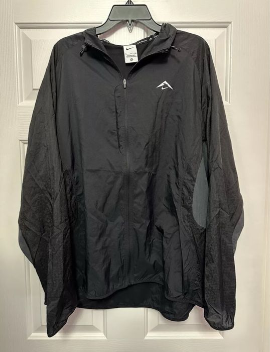 Ветровка Nike Trail