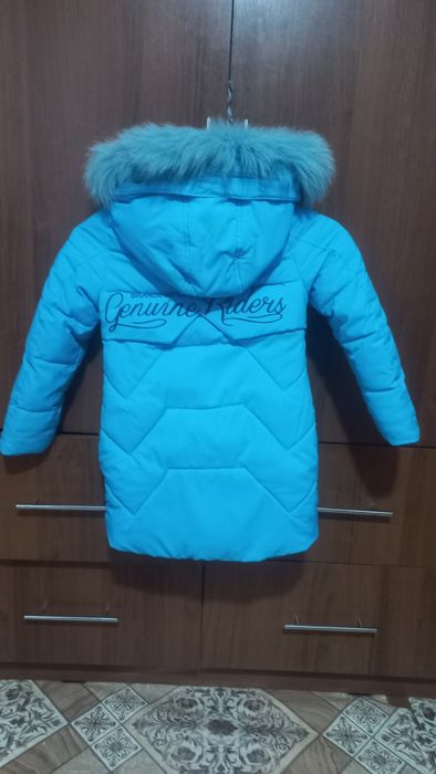 Продам тёплую зимнию курточку на девочку