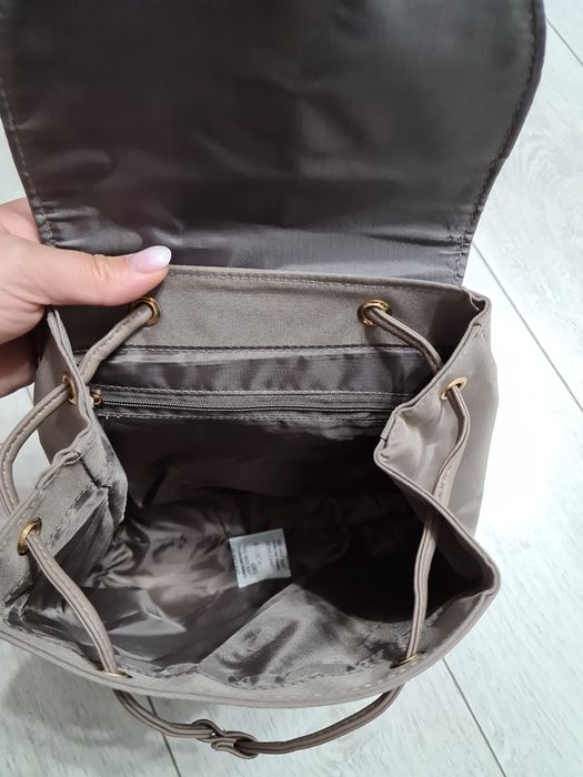 Vând rucsac + portofel