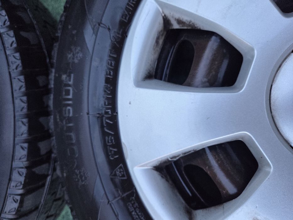 Anvelope M+S Skoda 175 / 70 R 14  originale Skoda