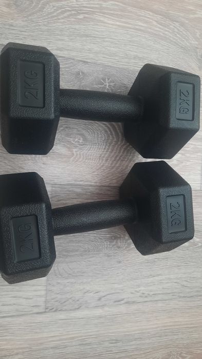 Продам гантели 2 кг (2 штуки)