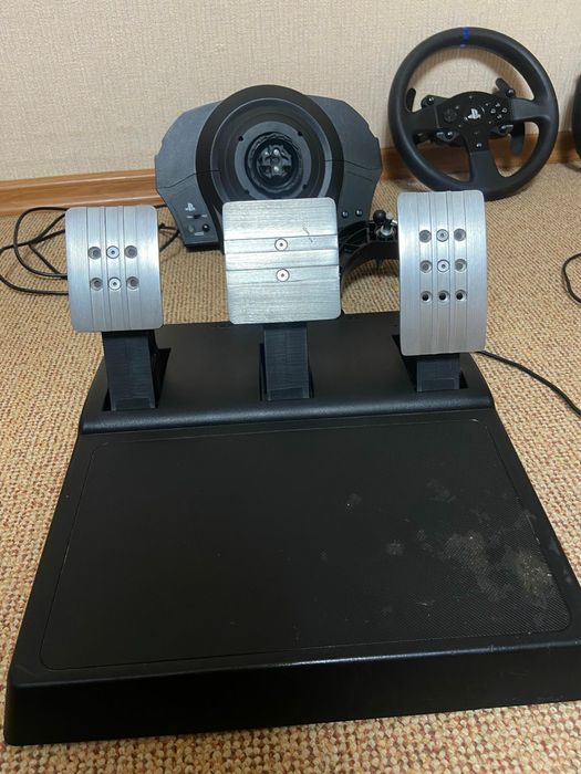 Thrustmaster t300 rs gt с сменными рулём scuderia Ferrari F1