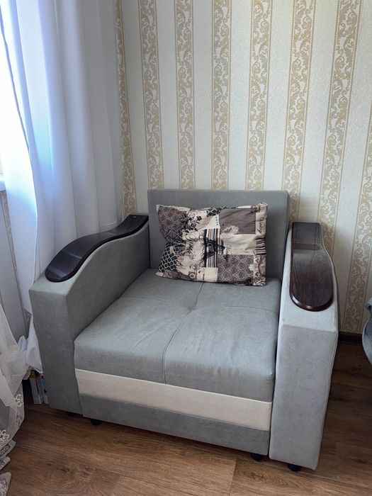 Продам диван с 2 креслами