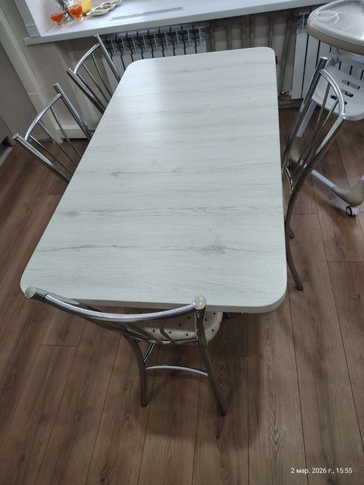 Столы и детский стул продам срочно