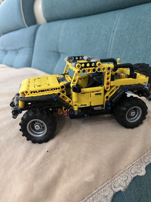 Продам машинку LEGO Jeep