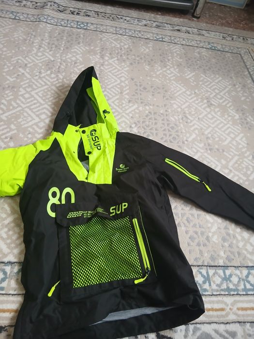 Продам ветровку  Размер 48