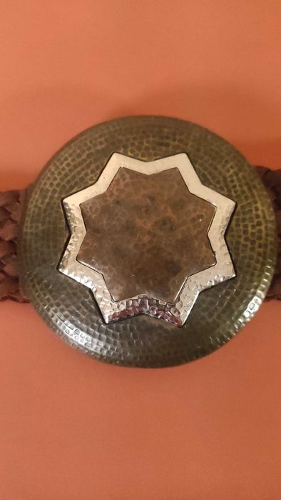 Два широки колана от естествена кожа с масивни токи