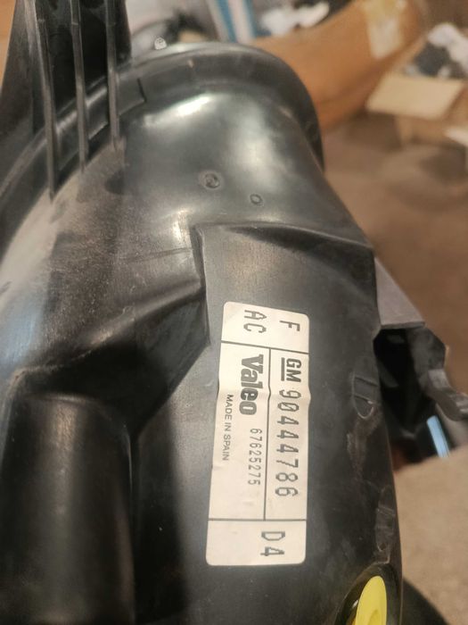 НОВ ляв фар Valeo за Опел Корса Б