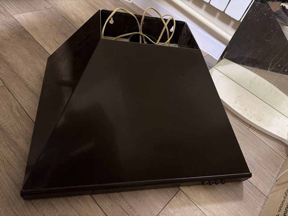 Люстры, вытяжка б/у