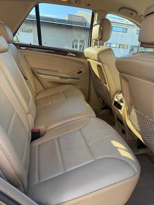 Mercedes-Benz  model ML 320 CDI 4MATIC full options.