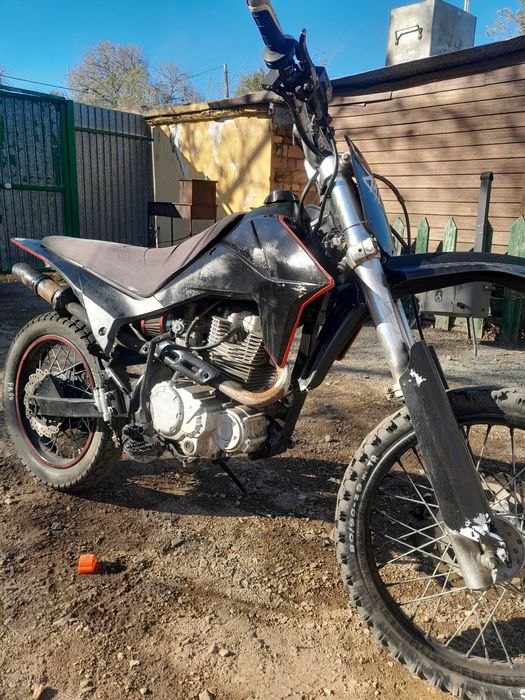 Черный Эндуро 250 куб
