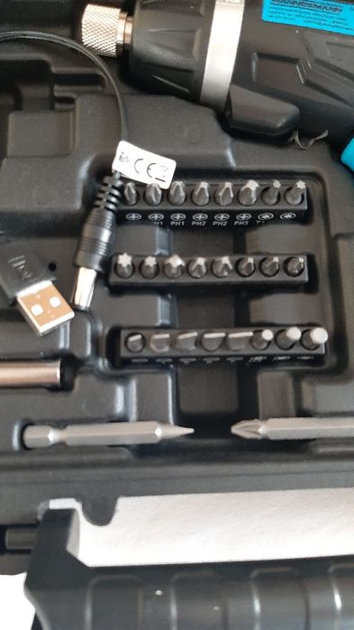 Комплект акумулаторна отверка