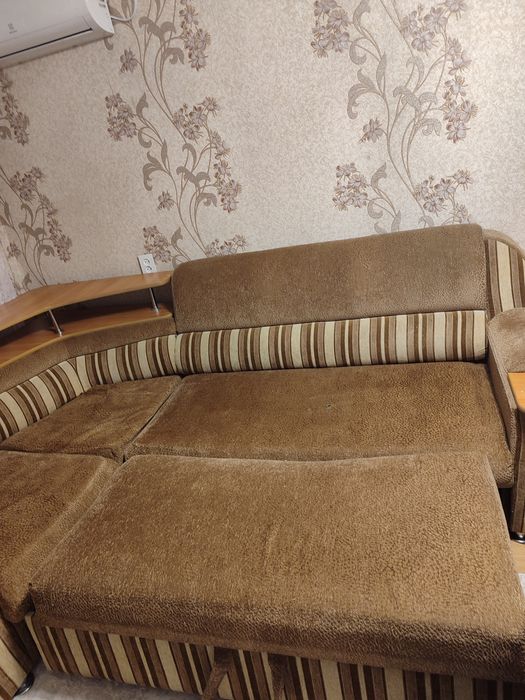 Отдам угловой диван и кресло