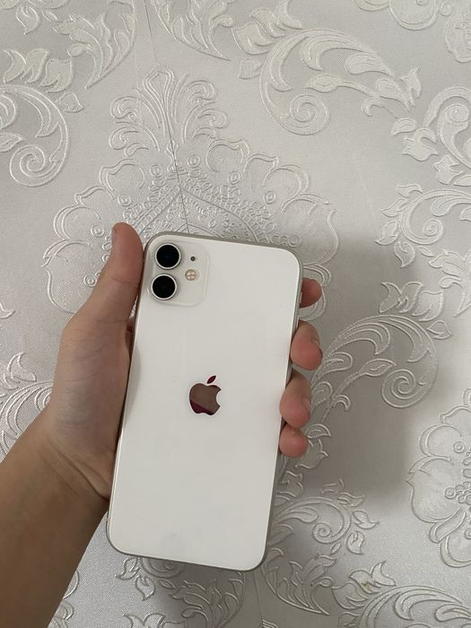 Продаю айфон 11 81 емкость