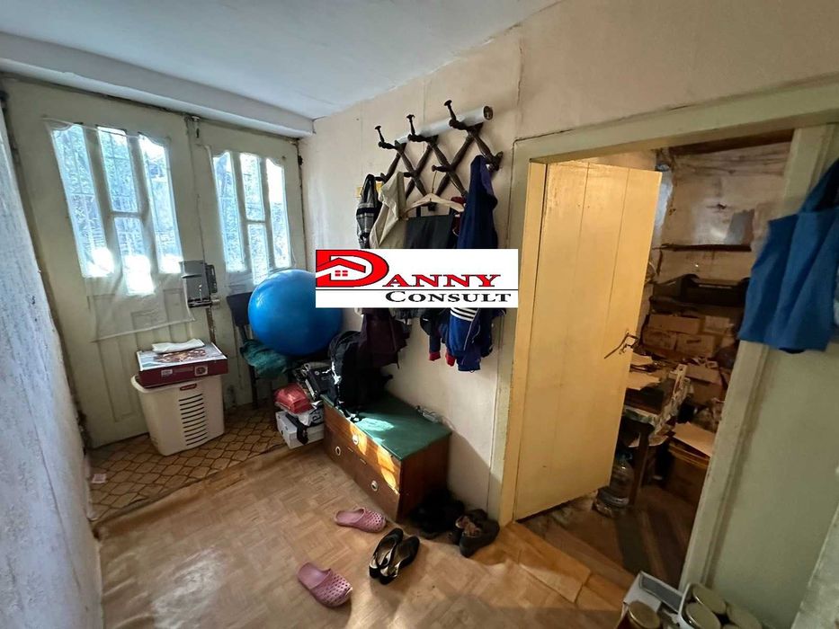 Къща с двор в с. Върбовка