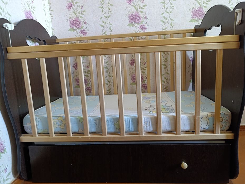 Детская кроватка