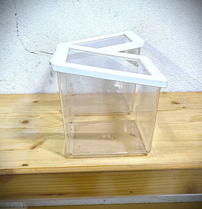 Стелаж с кутии за насипни продукти – ядки, бонбони, подправки и др.