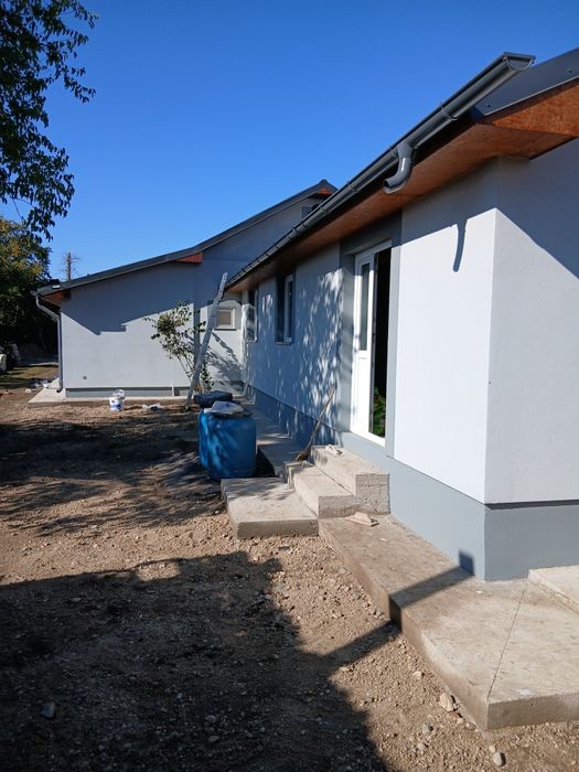 Echipa meseriasi constructi