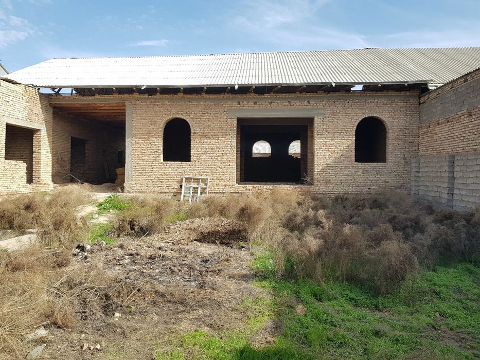 Дом участок готовый к евро ремонту из кирпича и бетонна 6 соток