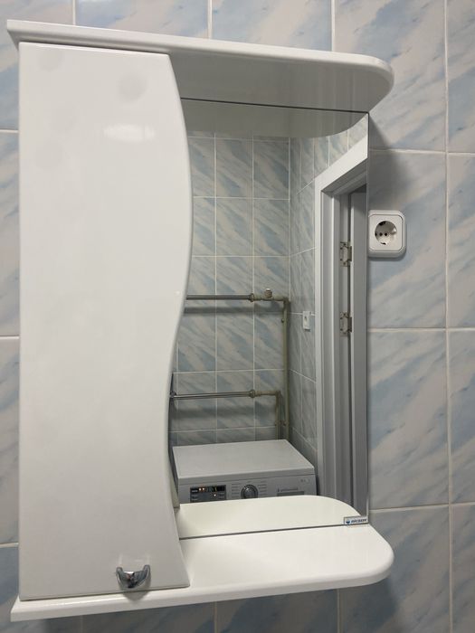 Продам шкафчик с зеркалом для ванны