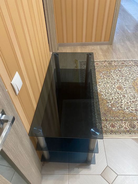 Стеклянный столик б/у
