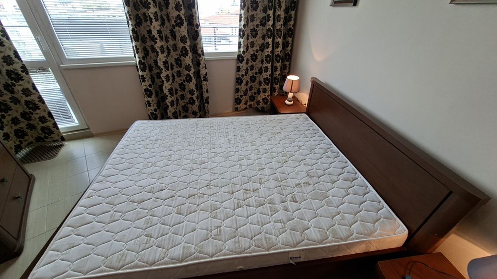 Спалня комплекс:легло+матрак, гардероб, нощ.шкафчета, лампи-2,пердета