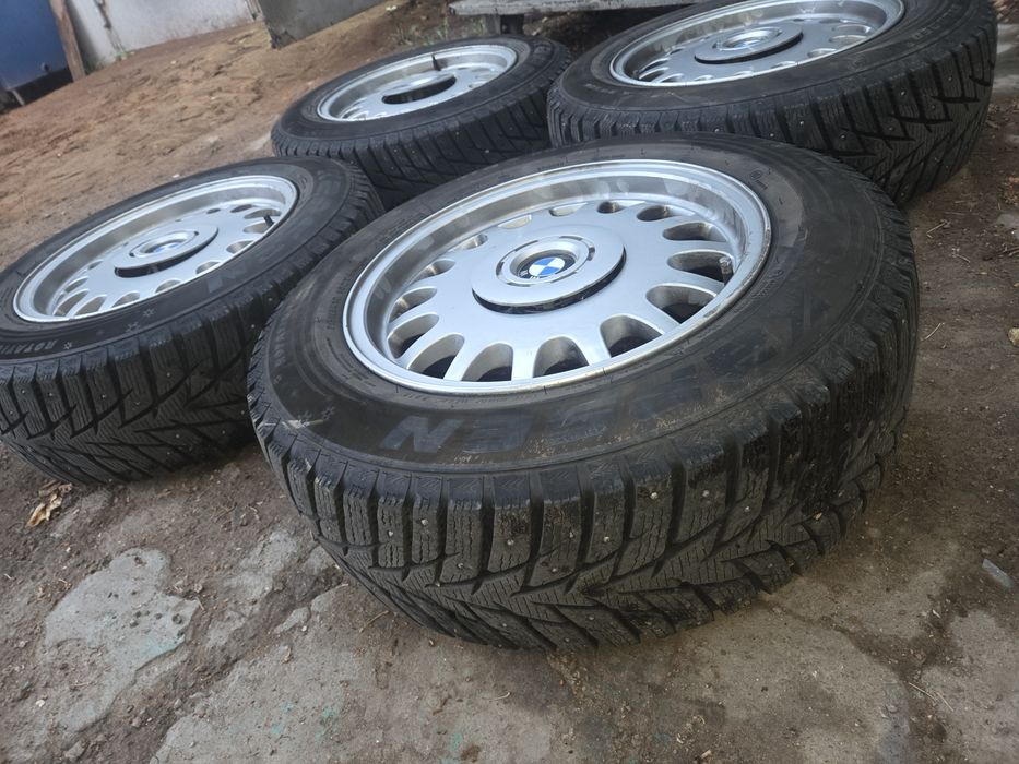 Продаются шины и диски на бмв R16