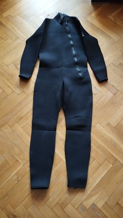 Неопренови костюми