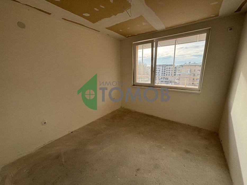 Топъл и просторен тристаен апартамент в кв. Самара 3