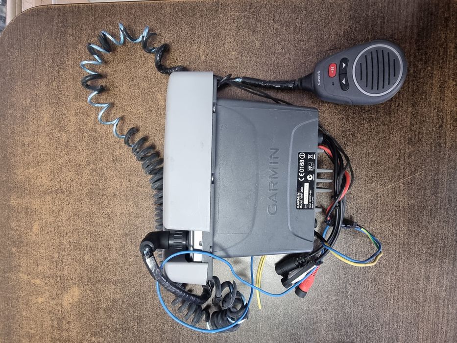 Garmin VHF 200i с УКВ антена