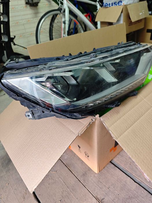 VW Passat B8 LED десен фар